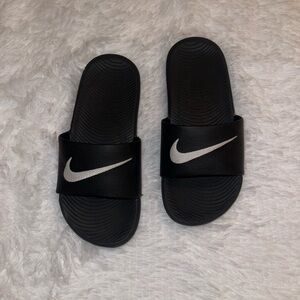 Nike Black Slide Sandals (Boys 2Y)
